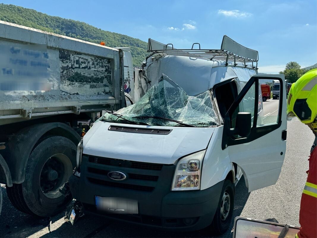 Unfall Mit Sechs Verletzten Bei Bad Urach Events Reutlinger General