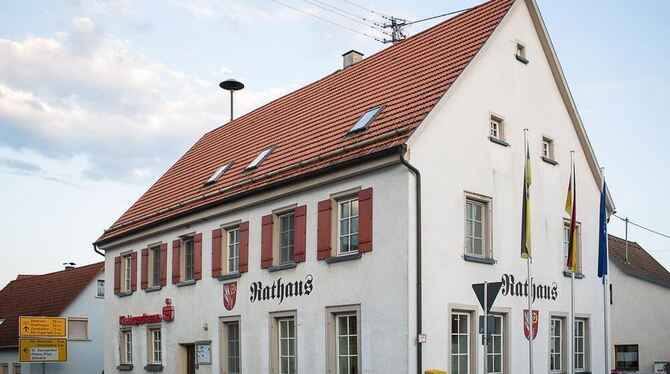 Der Haupteingang wurde verlegt, der Sitzungssaal instandgesetzt und ein Bürgerbüro eingerichtet: Die Sanierung des Rathauses war Der Haupteingang wurde verlegt, der Sitzungssaal instandgesetzt und ein Bürgerbüro eingerichtet: Die Sanierung des Rathauses war