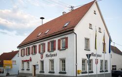 Der Haupteingang wurde verlegt, der Sitzungssaal instandgesetzt und ein Bürgerbüro eingerichtet: Die Sanierung des Rathauses war