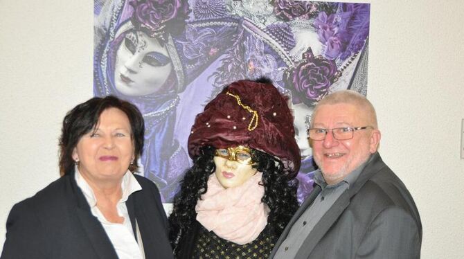 Als Fotografen begeistert vom Karneval in Venedig: Ursula Schäfer und Dieter Hank. FOTO: BIMEK Als Fotografen begeistert vom Karneval in Venedig: Ursula Schäfer und Dieter Hank. FOTO: BIMEK