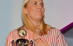 Sichtlich überrascht von der Wahl zu Metzingens Spielerin der Saison: Tonje Löseth.