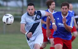 Christian Günther  (links) und die Young Boys Reutlingen  II waren  Jens Böttcher (Ohmenhausen) & Co. zumeist einen Schritt vora