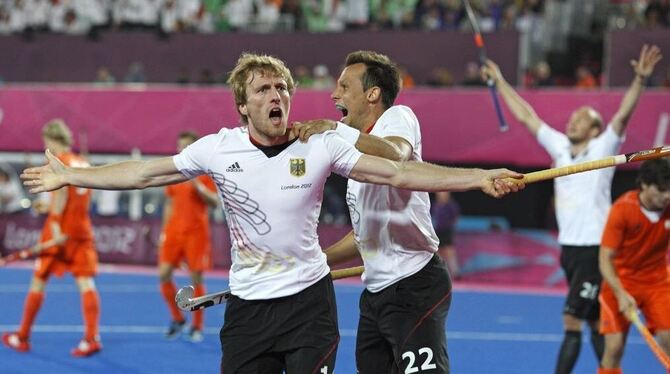 Blondschopf Jan-Philipp Rabente erzielte im olympischen Hockey-Finale beim 2:1 gegen die Niederlande die beiden Gold-Tore. FOTO: Blondschopf Jan-Philipp Rabente erzielte im olympischen Hockey-Finale beim 2:1 gegen die Niederlande die beiden Gold-Tore. FOTO: