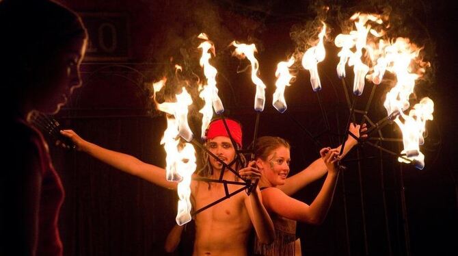 Feuershow: Die Akteure des Zirkus Picobello zeigten sich in Hochform. Feuershow: Die Akteure des Zirkus Picobello zeigten sich in Hochform.