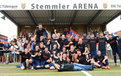 Der SSC Tübingen wurde mit 71 Punkten aus 32 Spielen und 93:43 Toren Meister in der Bezirksliga Alb. Hinter Reihe von links: Dim