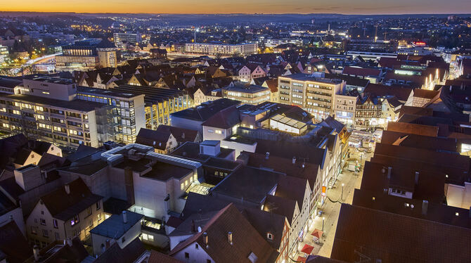 Reutlingen nachts von oben.Foto: STADT