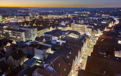  Reutlingen nachts von oben.Foto: STADT