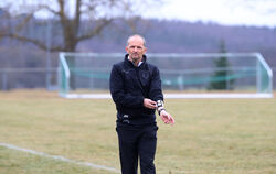 Krempelt die Ärmel hoch: Kirchentellinsfurts Trainer Robert Hofacker.  FOTO: LANGER