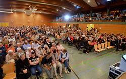 Volles Haus: Mit fast 900 Gästen ist das GEA-Wahlpodium auf einen ausgesprochen guten Zuspruch gestoßen. Viel mehr nimmt die Uhl