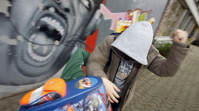 Jeder sechste deutsche Schüler wird laut Statistik zum Mobbing-Opfer.  FOTO: DPA