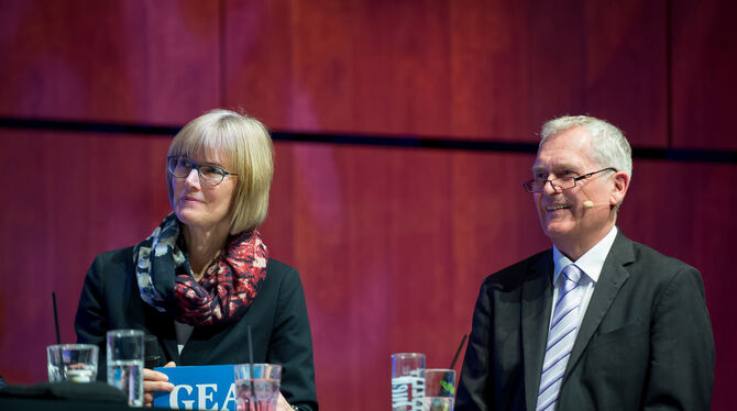Moderierten die Fragerunden und führten Regie: GEA-Redakteure Gisela Sämann, Roland Hauser und Alexander Rabe (unten Mitte).