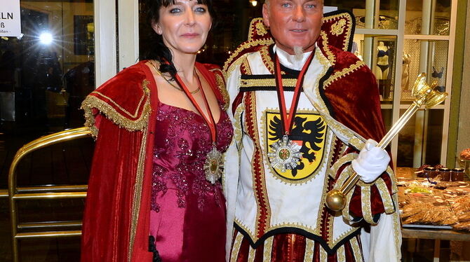 Sie »neigschmeckt«, er »neigschlittert«: Ihre Lieblichkeit Marianne II. kommt aus Norddeutschland und tanzte schon mit elf Jahre Sie »neigschmeckt«, er »neigschlittert«: Ihre Lieblichkeit Marianne II. kommt aus Norddeutschland und tanzte schon mit elf Jahre