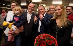 Sooo knapp war’s: Christian Schneider (CDU, 29,5 Prozent) und Thomas Keck (SPD, 29,6 Prozent) nehmen das Ergebnis sportlich und 