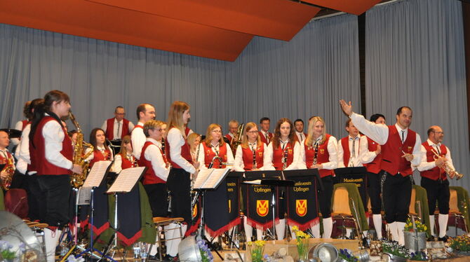 Großen Applaus ernteten die Musikerinnen und Musiker des Musikvereins Upfingen bei ihrem Jahreskonzert in der Gemeindehalle. FOT Großen Applaus ernteten die Musikerinnen und Musiker des Musikvereins Upfingen bei ihrem Jahreskonzert in der Gemeindehalle. FOT