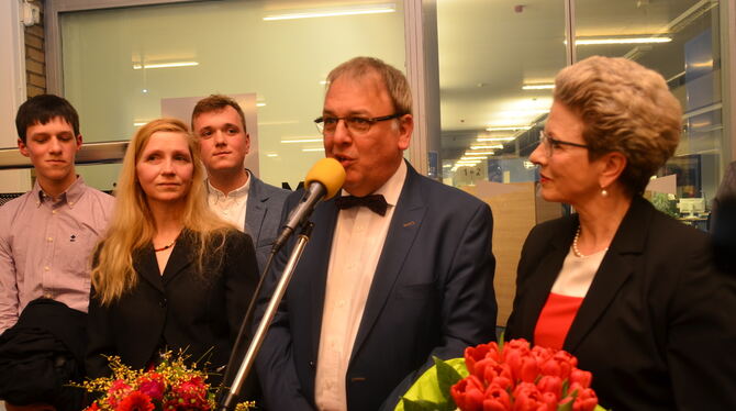 Wahlsieger Thomas Keck neben OB Barbara Bosch.