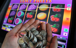 Selten halten die Spieler so einen Gewinn in der Hand. Sichere Einnahmen bescheren die Glücksspielautomaten aber der Gemeinde Li
