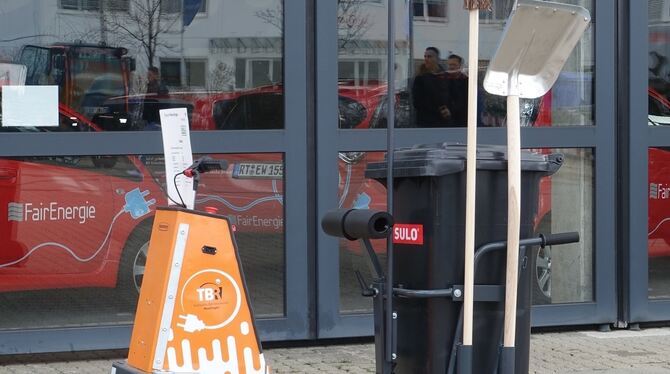 Das neueste Beförderungsmittel der Stadtreinigung befördert einen Menschen sowie eine Mülltonne plus etwas Handwerkszeug.