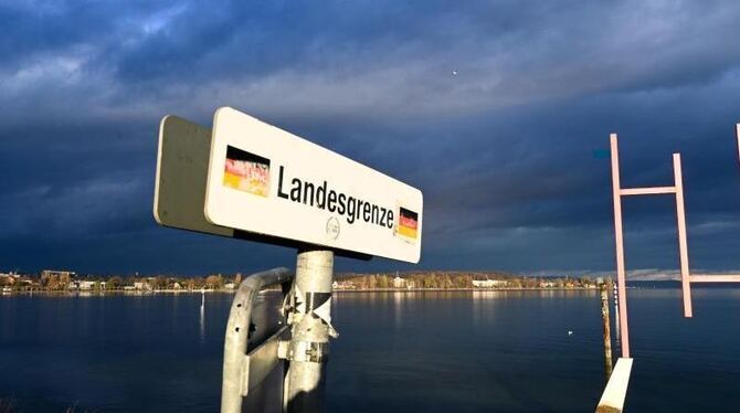 Schild mit der Aufschrift »Landesgrenze«