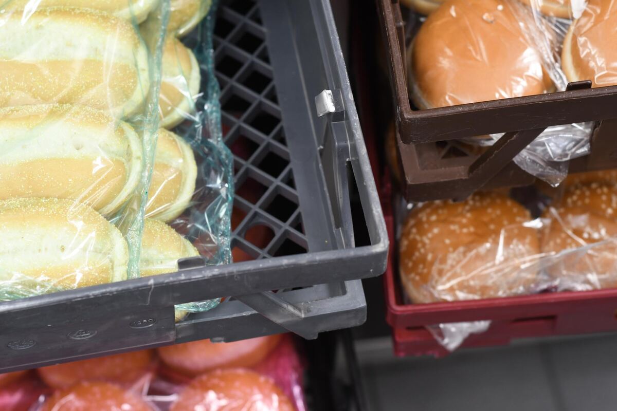 McDonald's: Frische Buns, die weichen Burger-Brötchen. McDonald's: Frische Buns, die weichen Burger-Brötchen.