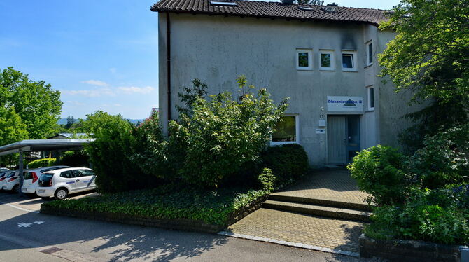 Weil Fördermittel weggefallen sind, verzögert sich der längst fällige Neubau der Diakoniestation Härten. FOTO: NIETHAMMER Weil Fördermittel weggefallen sind, verzögert sich der längst fällige Neubau der Diakoniestation Härten. FOTO: NIETHAMMER