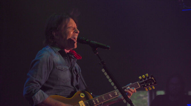 Noch immer viel Power: John Fogerty beim Winterbach-Zeltspektakel. Foto: Kappel Noch immer viel Power: John Fogerty beim Winterbach-Zeltspektakel. Foto: Kappel