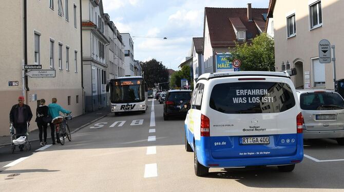 Eitel Sonnenschein in der Gartenstraße. Selbst im Feierabendverkehr nicht mehr Stau als sonst auch. Eitel Sonnenschein in der Gartenstraße. Selbst im Feierabendverkehr nicht mehr Stau als sonst auch.