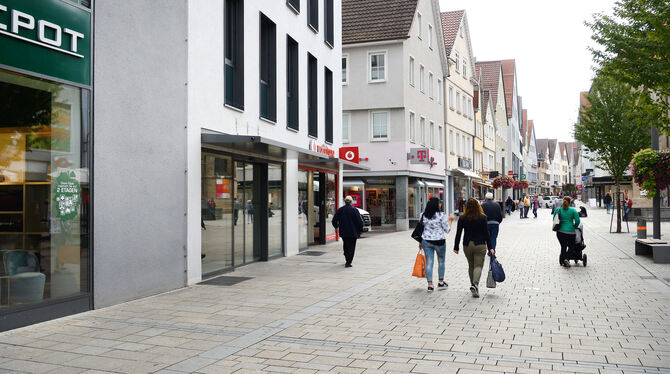 Trotz 1a-Lage in der unteren Wilhelmstraßé: Der ehemalige »Runners Point« steht seit Ende Mai leer.FOTO: PIETH Trotz 1a-Lage in der unteren Wilhelmstraßé: Der ehemalige »Runners Point« steht seit Ende Mai leer.FOTO: PIETH