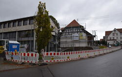 Ein paar der liebgewonnenen Schotterparkplätze in der Schießgasse hat die Umgestaltung gekostet. Dafür wird die Ortsmitte ein at