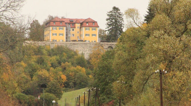 Schloss Grafeneck: Aufgrund seiner Abgeschiedenheit und des Gleisanschlusses wurde das Heim der Samariterstiftung am 14. Oktober
