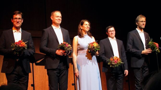 Singer Pur gastierten zu fünft in Reutlingen. Von links: Manuel Warwitz, Markus Zapp, Claudia Reinhard, Christian Meister und M Singer Pur gastierten zu fünft in Reutlingen. Von links: Manuel Warwitz, Markus Zapp, Claudia Reinhard, Christian Meister und M