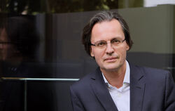 Plattformen destabilisieren ganze Gesellschaften durch Desinformation: Professor Bernhard Pörksen. FOTO: PETER-ANDREAS HASSIEPEN