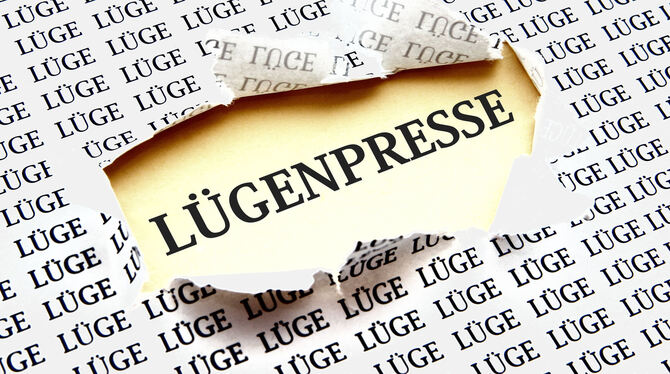 »Lügenpresse« ist in manchen Kreisen ein beliebter Vorwurf an die Adresse von Journalisten. FOTO: ADOBE STOCK