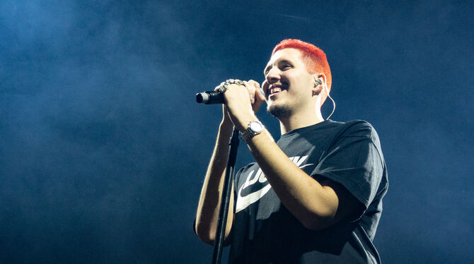 Rapper Rin bei seinem Auftritt in der Schleyerhalle.  FOTO: KAPPEL