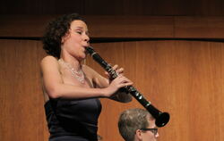 Feinste Klangnuancen: Bettina Aust vom Duo Aust an der Klarinette.  FOTO: KNAUER