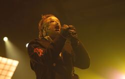 Slipknot-Sänger Corey Taylor in der Schleyerhalle. Die Masken gehören bei der US-Band schon immer dazu. FOTO: KAPPEL