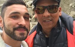 Beatboxer Alessandro Fraccica (links) aus Kusterdingen mit Xavier Naidoo. Foto: Privat
