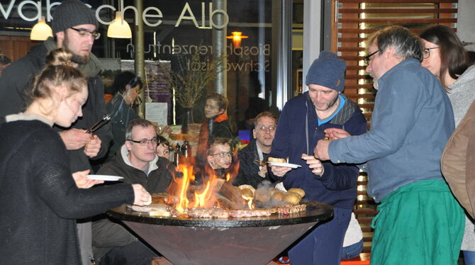 Beim Albgemacht-Barbecue wird gebrutzelt und geschlemmt. Beim Albgemacht-Barbecue wird gebrutzelt und geschlemmt.