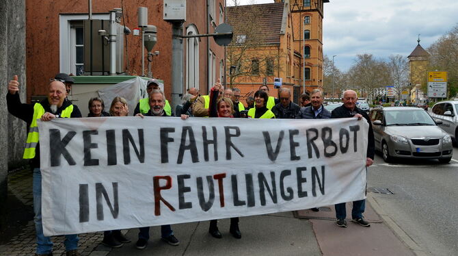 Auch die Teilnehmer einer Demo, die vor einem Jahr in der Lederstraße stattfand, dürften zufrieden sein. GEA-ARCHIVFOTO: NIETHAM