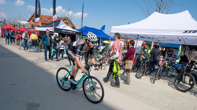 Die für Sonntag, 5. April, geplanten Mobilitätstage mit Radmesse »Bike & more« in und bei der Reutlinger Stadthalle (Bild vom Vo