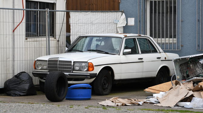 Der Mercedes W 123 ist der meistverkaufte Sternenwagen aller Zeiten, und strahlt auch auf dem Hinterhof noch Solidität und Sachl Der Mercedes W 123 ist der meistverkaufte Sternenwagen aller Zeiten, und strahlt auch auf dem Hinterhof noch Solidität und Sachl