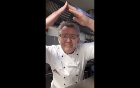 Der singende Küchenchef: Gerhard Mayer aus Mähringen singt gegen Corona an