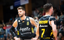 Um Enosch Wolf (links) und Besnik Bekteshi werden die Tigers ein Team mit talentierten Eigengewächsen aufbauen.  FOTO: EIBNER