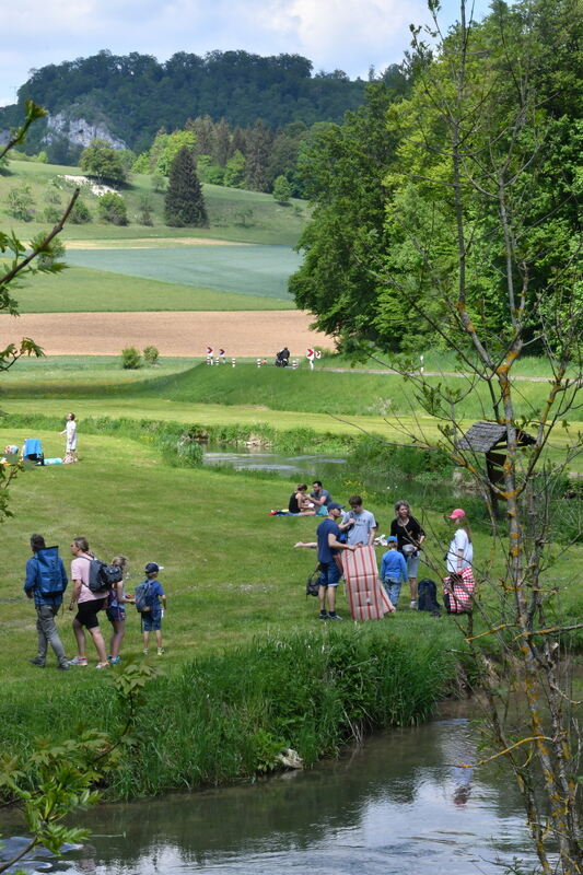 Vatertag an der Lauter unter der Burg Derneck FOTO MEYER