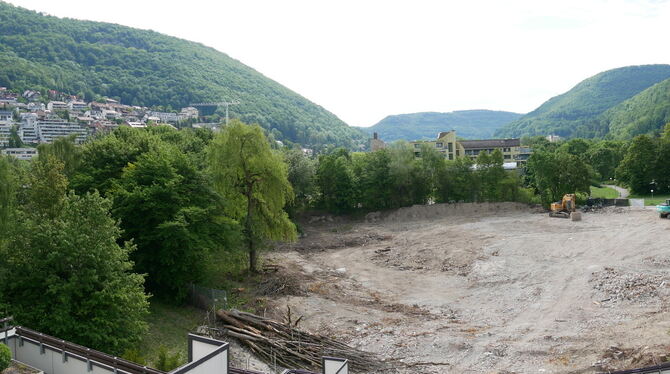Der Blick vom obersten Stock des Gesundheitszentrums Schwäbische Alb auf den Platz, auf dem das Aquadrom stand. Es wurde im Apri Der Blick vom obersten Stock des Gesundheitszentrums Schwäbische Alb auf den Platz, auf dem das Aquadrom stand. Es wurde im Apri