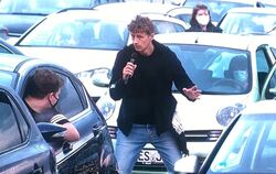 Gute-Laune-Garant Tim Bendzko auf dem Cannstatter Wasen. FOTO: WEIDLING