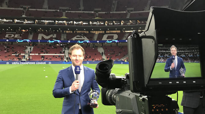 Fußball-Kommentator Lukas Esser vor der diesjährigen Champions-League-Partie Atletico Madrid gegen FC Liverpool im Wanda Metropo Fußball-Kommentator Lukas Esser vor der diesjährigen Champions-League-Partie Atletico Madrid gegen FC Liverpool im Wanda Metropo