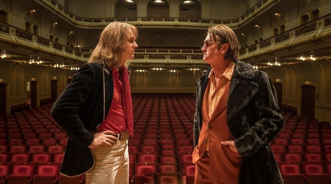 Zwei mal zwei Kulturmacher: Im linken Bild Jan Bülow (links) als Udo Lindenberg und Detlev Buck als Mattheisen in dem Kinofilm "