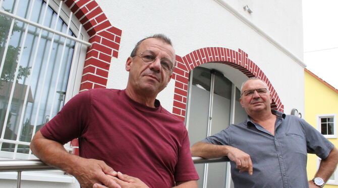 Ärgerlich, finden Ortsvorsteher Alwin Ott (links) und Bernd Holoch: Die Sparkassenfiliale in Steinhilben wurde geschlossen. Nich