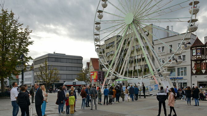 Der letzte Tag des Riesenrads auf dem Reutlinger Marktplatz. FOTOS: NIETHAMMER Der letzte Tag des Riesenrads auf dem Reutlinger Marktplatz. FOTOS: NIETHAMMER