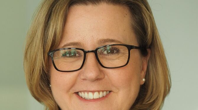 Dr. Elke Hairass,   Reutlingen   Aktionstelefon ab 16.30 Uhr: 07121 302-335